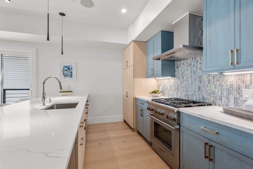 Boston, Massachusetts, 02127, United States, 2 Bedrooms Bedrooms, ,2 BathroomsBathrooms,Residential,For Sale,1951158