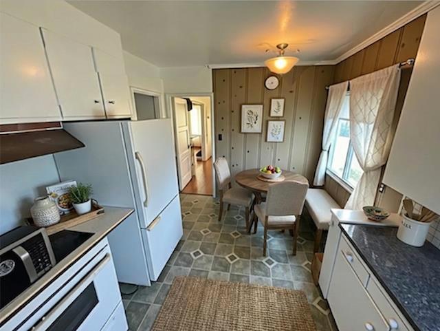 Oakland, California, 94605, United States, 3 Bedrooms Bedrooms, ,1 BathroomBathrooms,Residential,For Sale,2011144