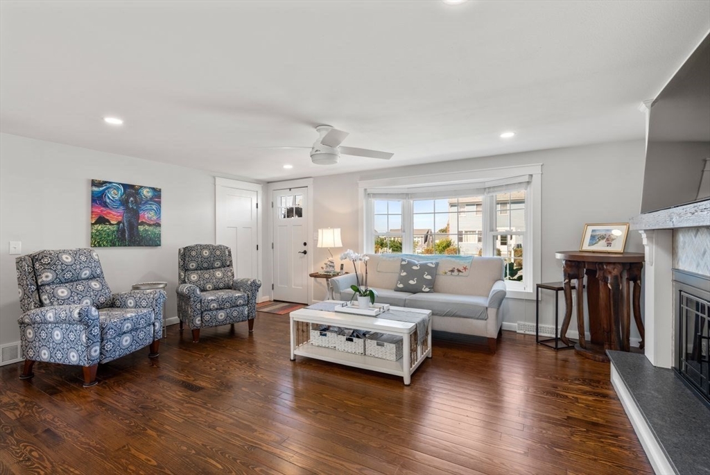 Sandwich, Massachusetts, 02563, United States, 2 Bedrooms Bedrooms, ,1 BathroomBathrooms,Residential,For Sale,1939789