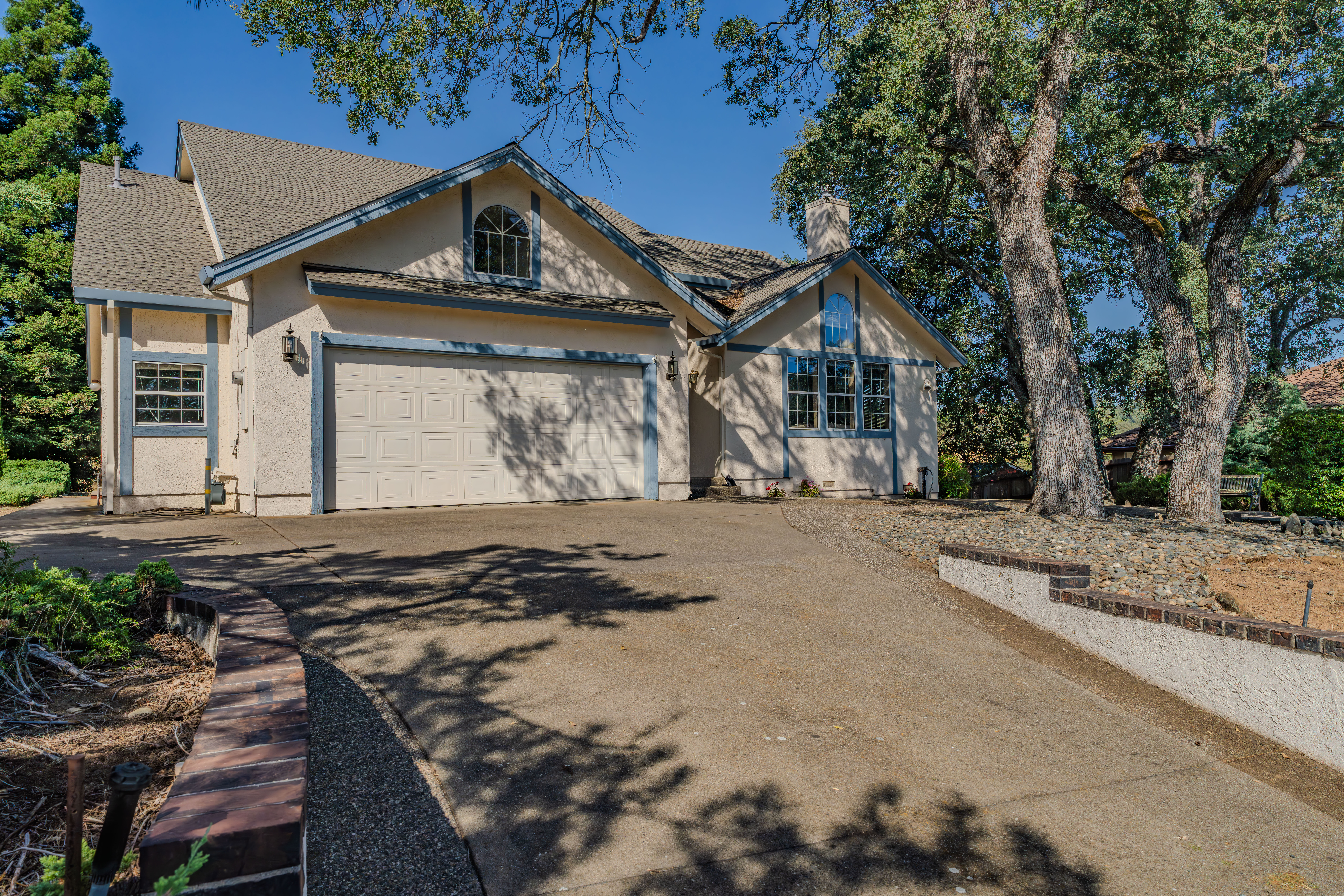  Spacious Sutter Creek Home with Hillside Views and Endless Potential - 物件實景