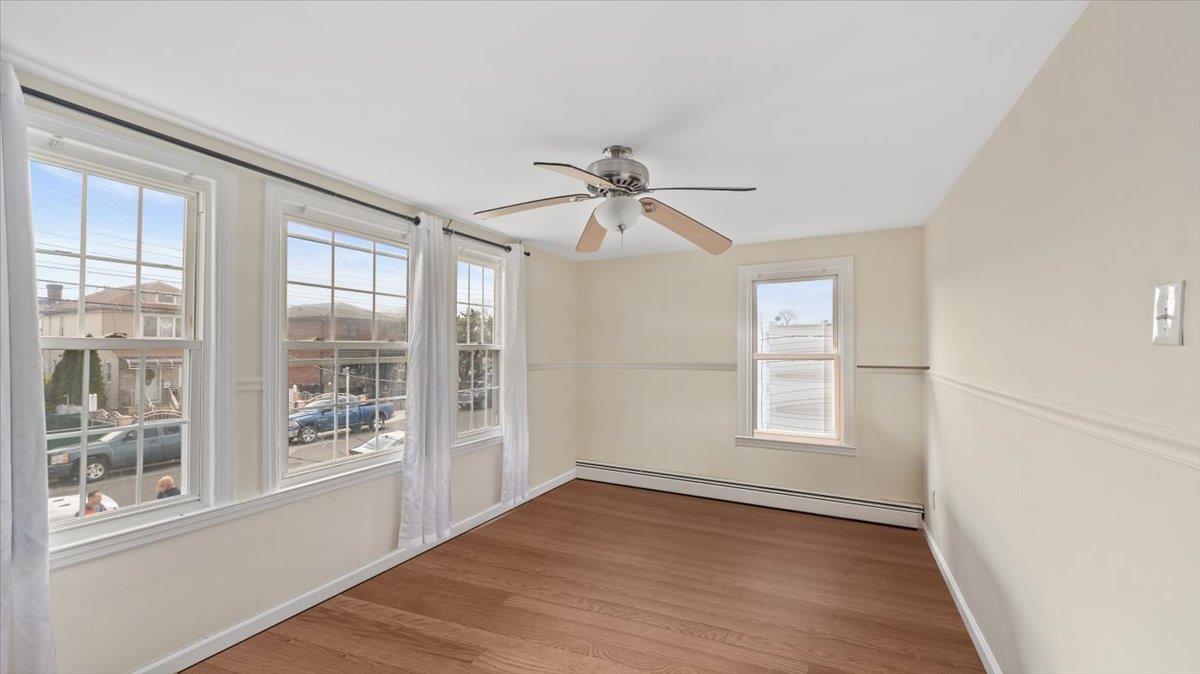 Bronx, New York, 10465, United States, 5 Bedrooms Bedrooms, ,4 BathroomsBathrooms,Residential,For Sale,1900837