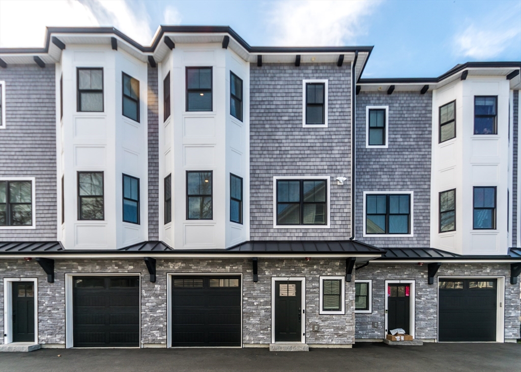 Waltham, Massachusetts, 02453, United States, 3 Bedrooms Bedrooms, ,4 BathroomsBathrooms,Residential,For Sale,1786216