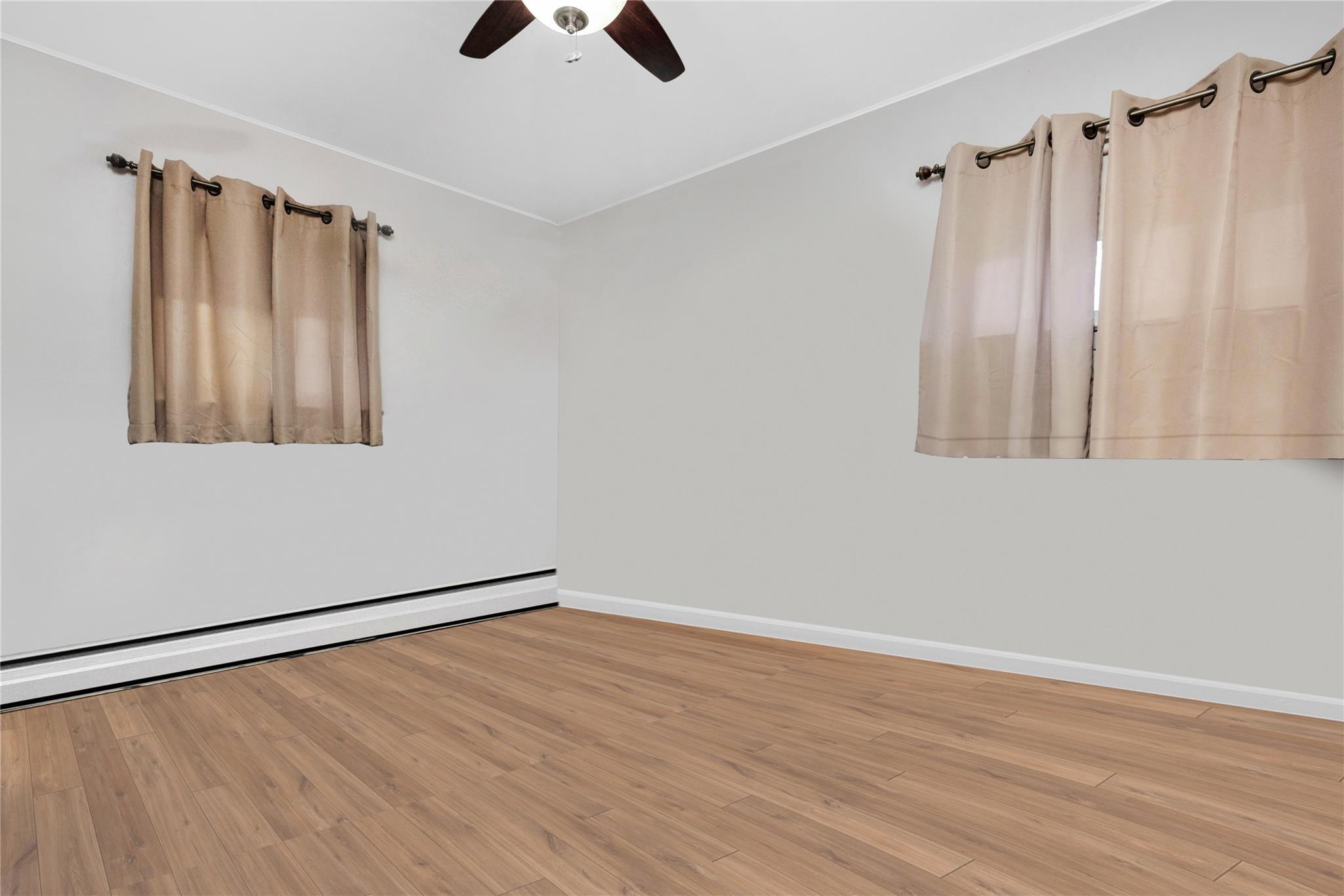 Farmingdale, New York, 11735, United States, 3 Bedrooms Bedrooms, ,2 BathroomsBathrooms,Residential,For Sale,1793248