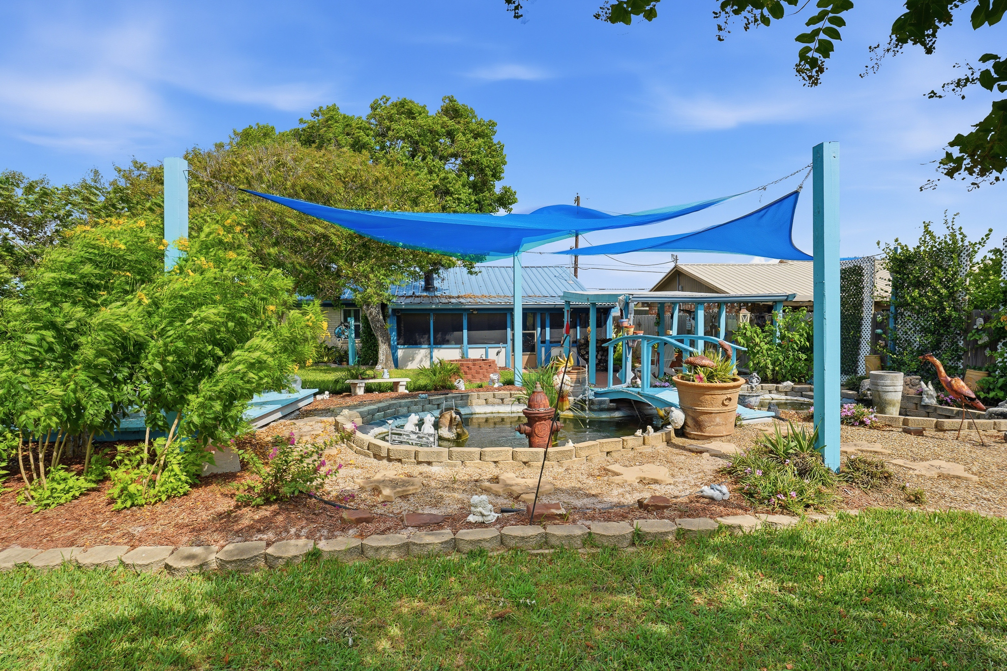  Move-In Ready with Stunning Koi Pond Retreat - 物件實景