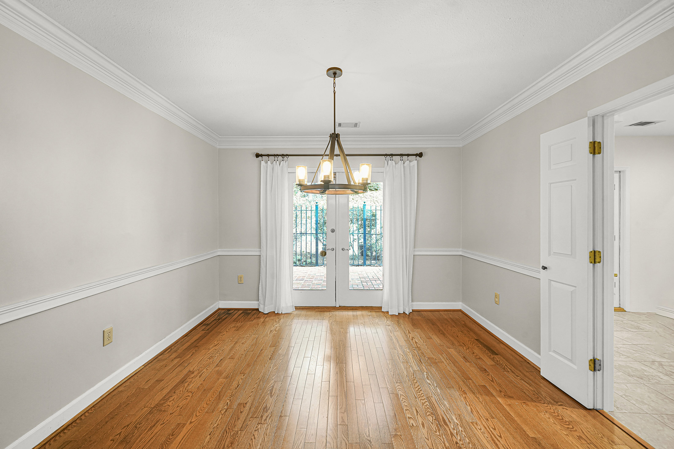  Beautiful Brick Townhome Offers Peaceful Park-like Living in Buckhead - 物件實景