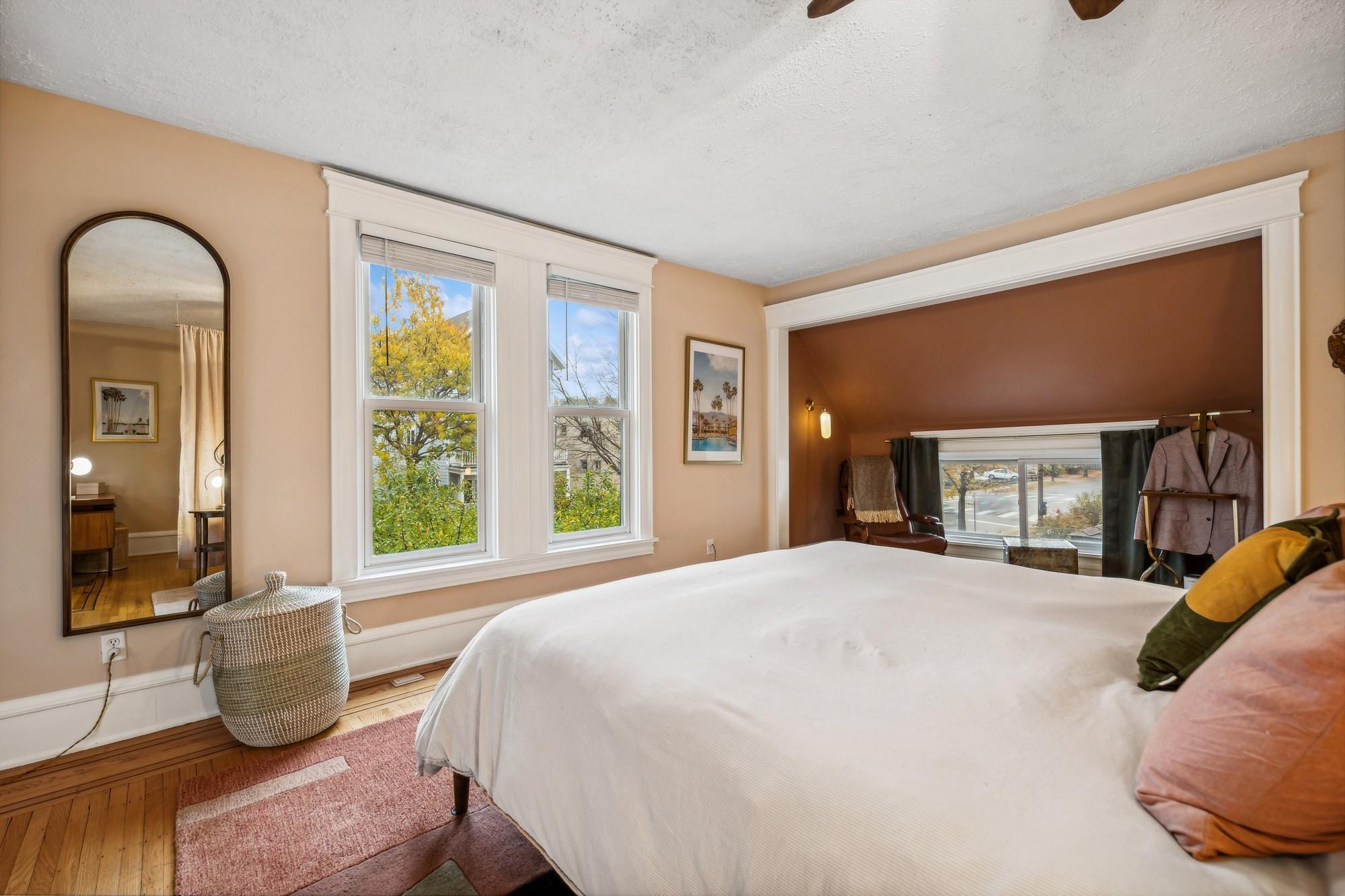 Minneapolis, Minnesota, 55408, United States, 4 Bedrooms Bedrooms, ,2 BathroomsBathrooms,Residential,For Sale,1898421