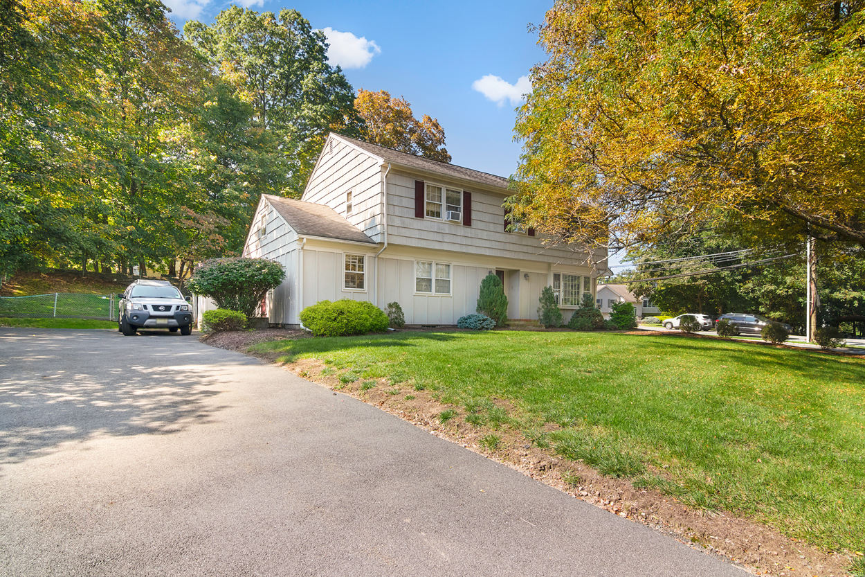 Parsippany, New Jersey, 07054, United States, 5 Bedrooms Bedrooms, ,4 BathroomsBathrooms,Residential,For Sale,1943476
