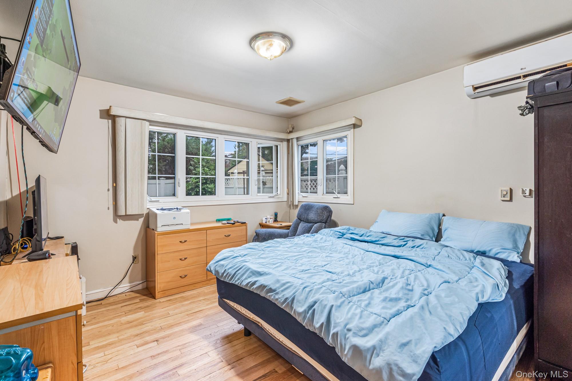  27-22 Bayside Lane, Flushing, NY, 11358 - 物件實景