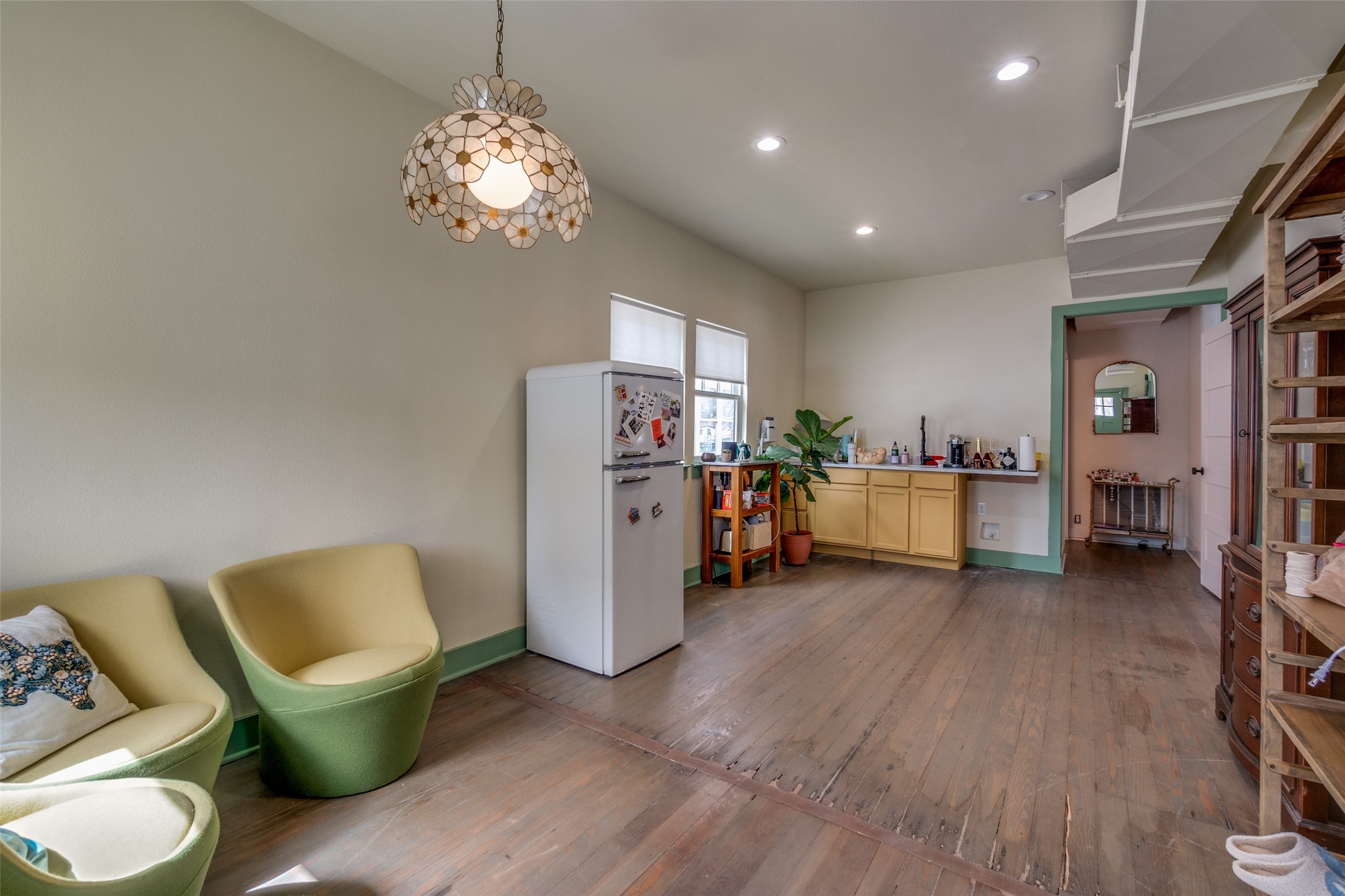 Dallas, Texas, 75208, United States, 4 Bedrooms Bedrooms, ,3 BathroomsBathrooms,Residential,For Sale,1752637