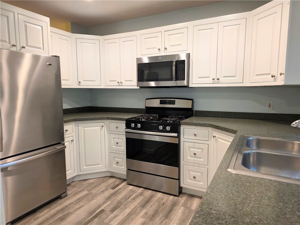 Cranston, Rhode Island, 02920, United States, 2 Bedrooms Bedrooms, ,3 BathroomsBathrooms,Residential,For Sale,1913693