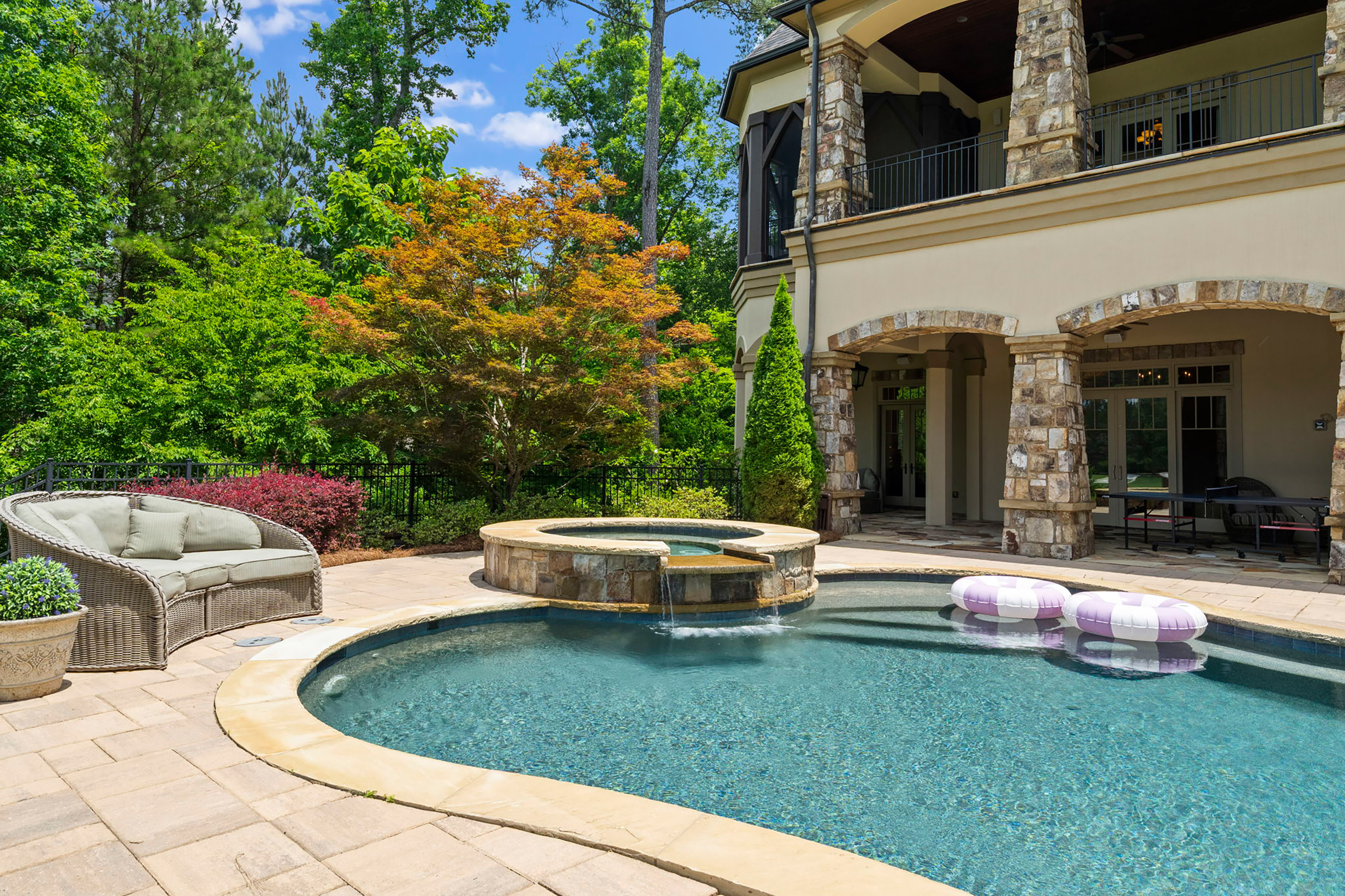  Extraordinary European Manor on Picturesque Cul-de-sac with Lake and Golf Views - 物件實景