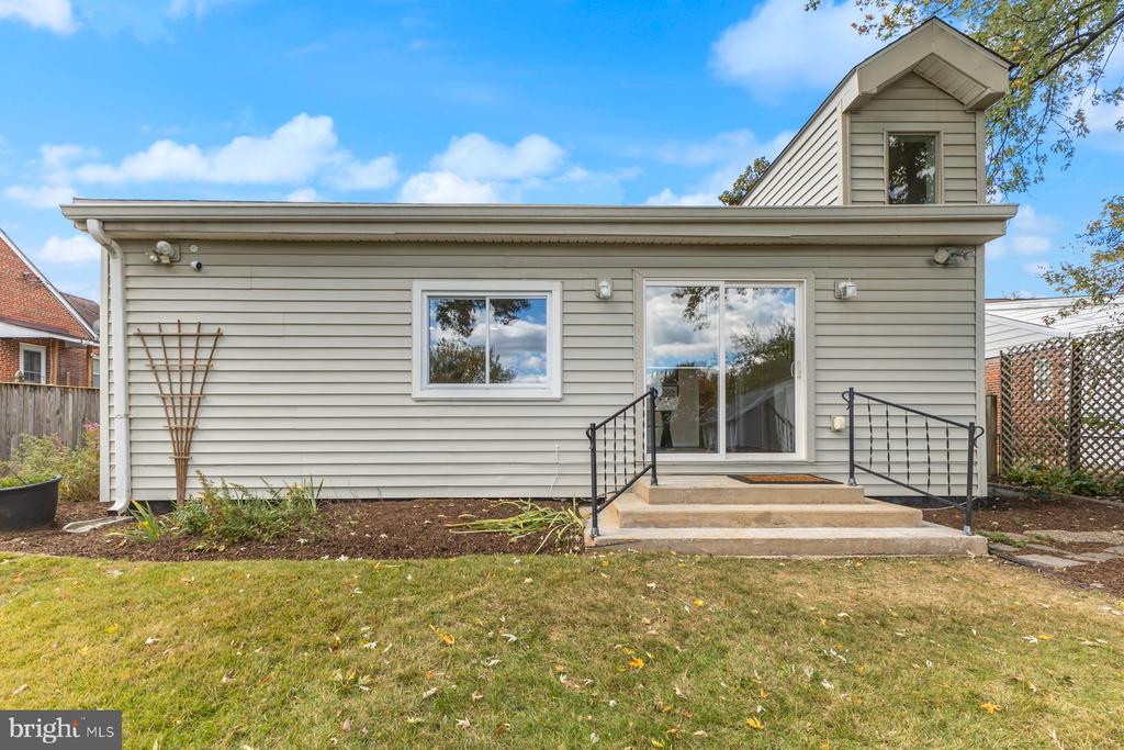 Takoma Park, Maryland, 20912, United States, 2 Bedrooms Bedrooms, ,2 BathroomsBathrooms,Residential,For Sale,1974718