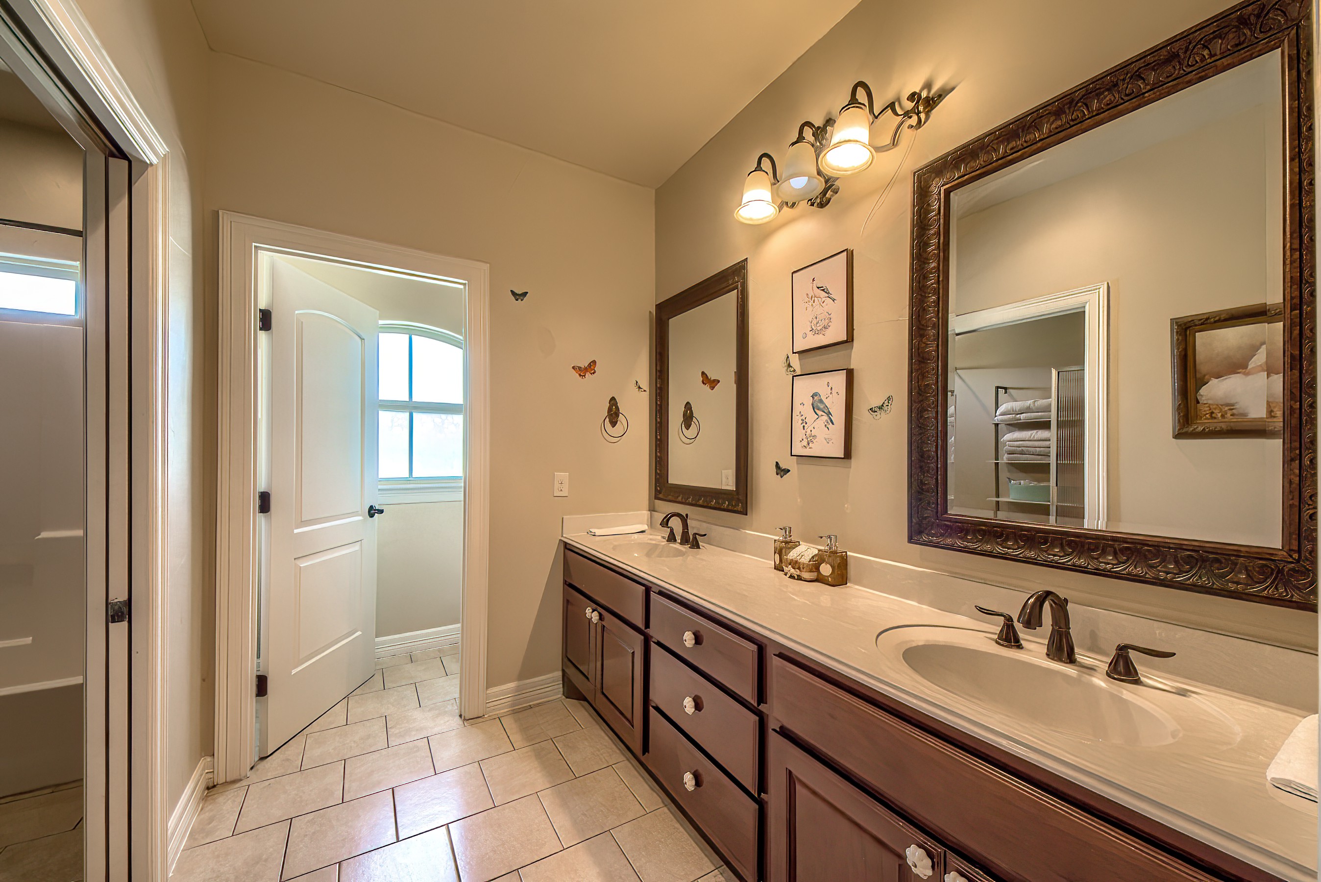 Seguin, Texas, 78155, United States, 7 Bedrooms Bedrooms, ,7 BathroomsBathrooms,Residential,For Sale,1994199