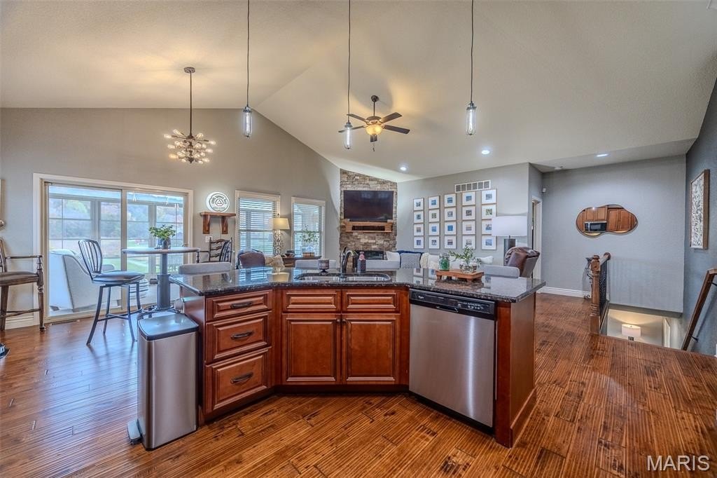 Camdenton, Missouri, 65020, United States, 3 Bedrooms Bedrooms, ,3 BathroomsBathrooms,Residential,For Sale,1989945