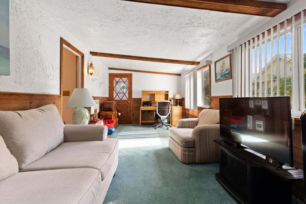 Everett, Massachusetts, 02149, United States, 3 Bedrooms Bedrooms, ,2 BathroomsBathrooms,Residential,For Sale,1937012