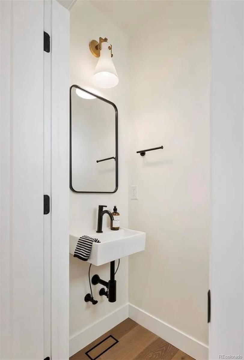 Denver, Colorado, 80204, United States, 3 Bedrooms Bedrooms, ,2 BathroomsBathrooms,Residential,For Sale,1992898