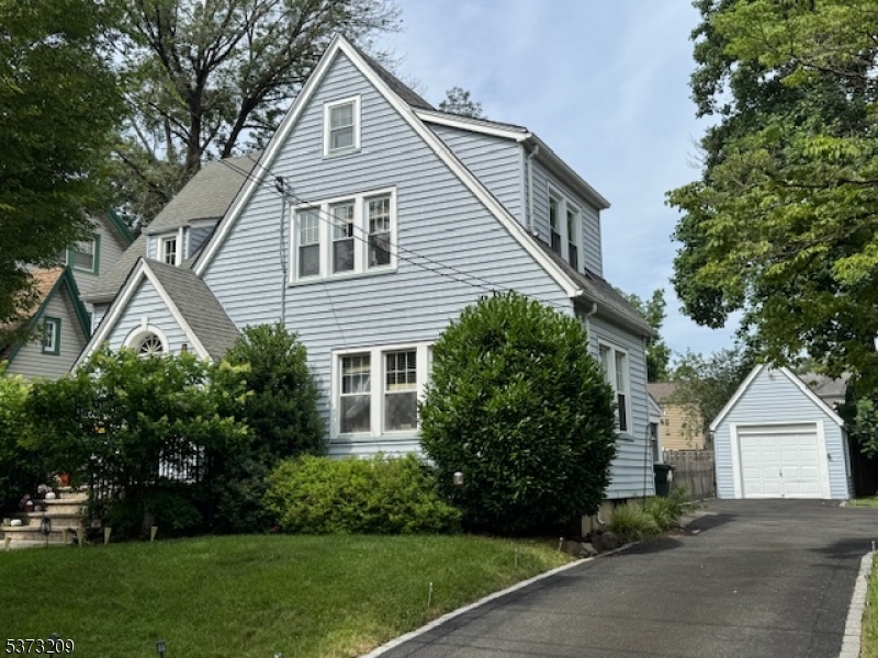 Scotch Plains Twp., New Jersey, 07076, United States, 4 Bedrooms Bedrooms, ,2 BathroomsBathrooms,Residential,For Sale,1900897