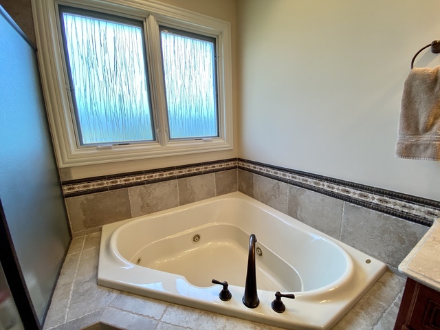 Mokena, Illinois, 60448, United States, 5 Bedrooms Bedrooms, ,4 BathroomsBathrooms,Residential,For Sale,1915819