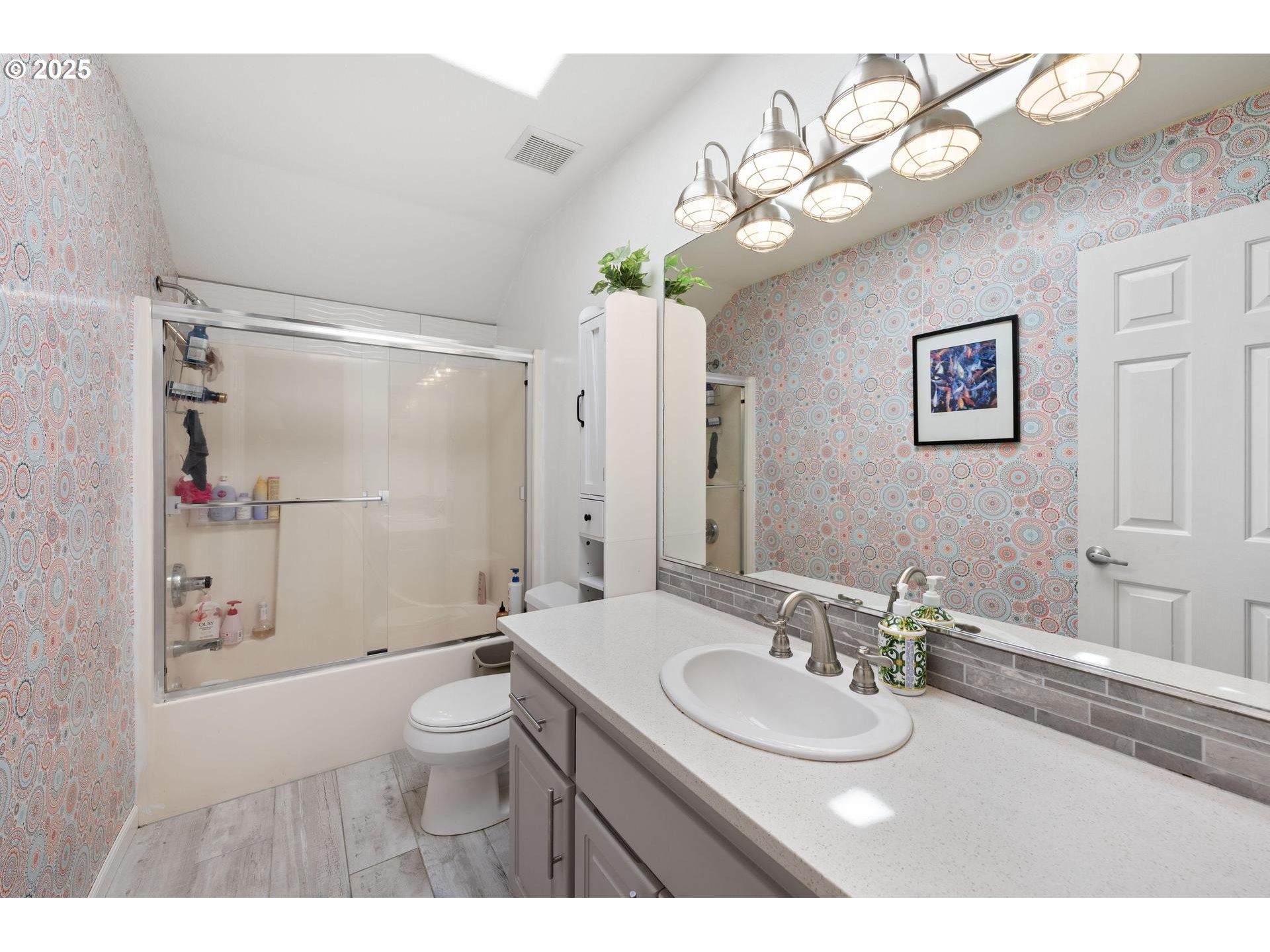 Portland, Oregon, 97219, United States, 4 Bedrooms Bedrooms, ,2 BathroomsBathrooms,Residential,For Sale,1917985