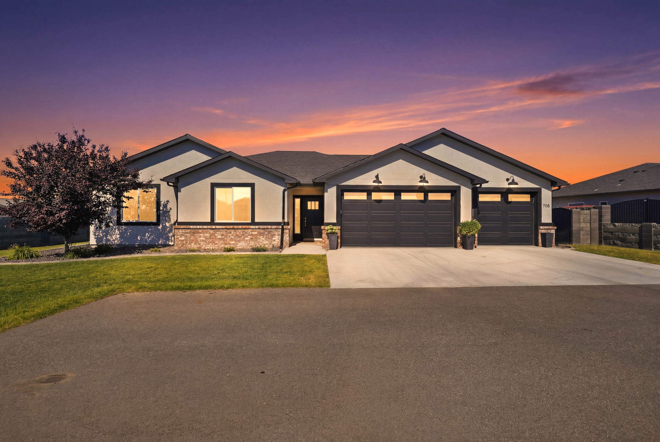  Spectacular One-Level Living Property - 物件實景