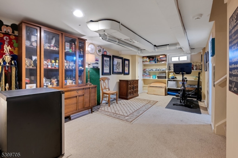 Mountain Lakes Boro, New Jersey, 07046, United States, 3 Bedrooms Bedrooms, ,2 BathroomsBathrooms,Residential,For Sale,1991088