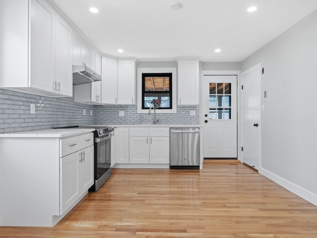 Waltham, Massachusetts, 02453, United States, 5 Bedrooms Bedrooms, ,3 BathroomsBathrooms,Residential,For Sale,1744769