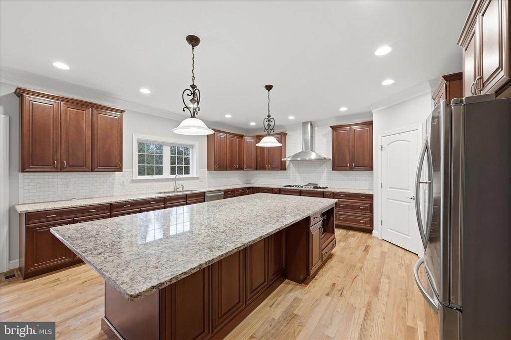 Winchester, Virginia, 22602, United States, 6 Bedrooms Bedrooms, ,5 BathroomsBathrooms,Residential,For Sale,2032756