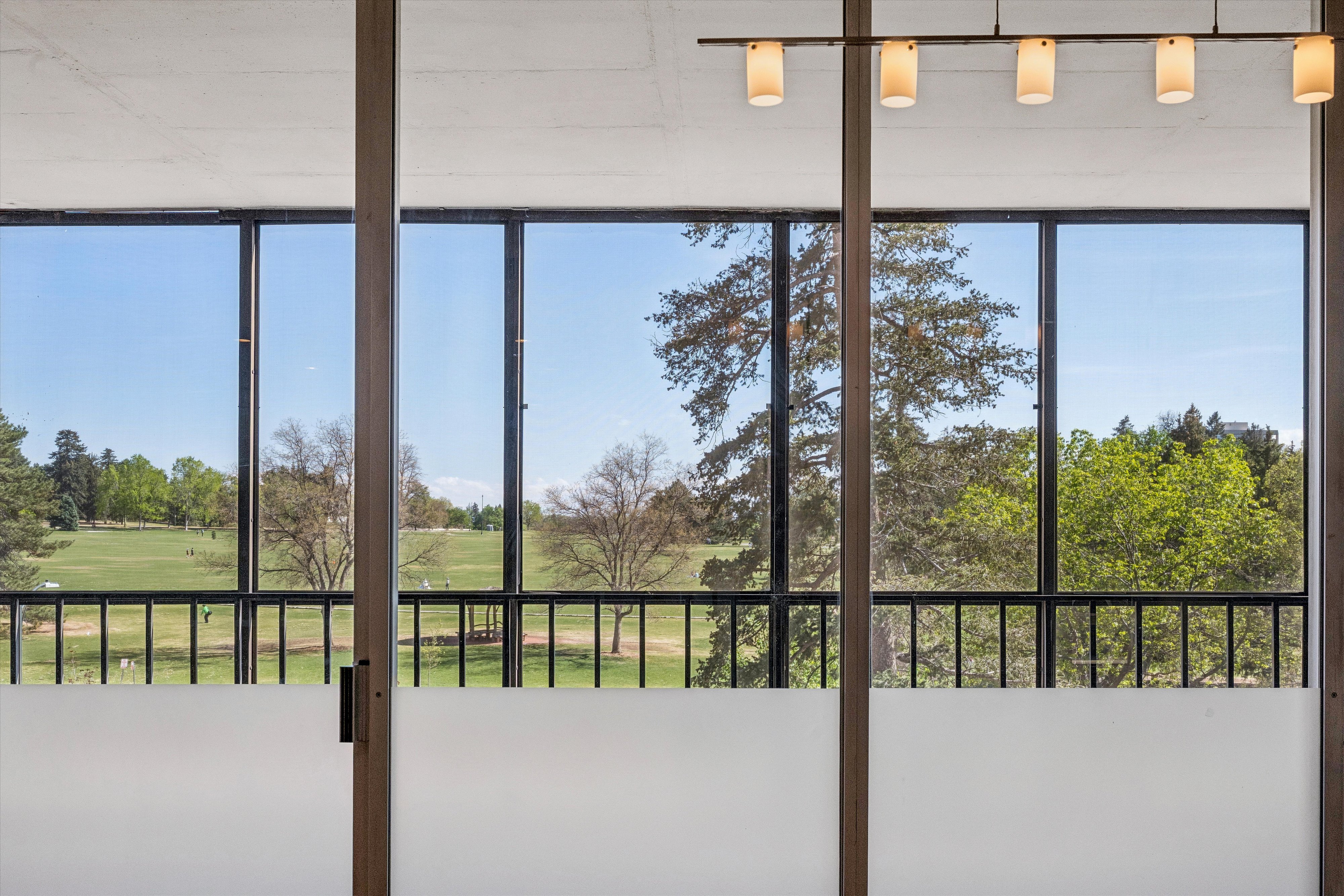  Easy living at Denver’s most iconic mid-century building - 物件實景