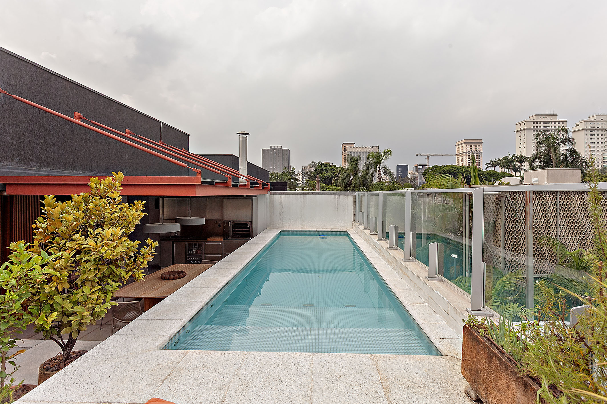  Contemporary residence in a private condominium with pool and integrated living - 物件實景