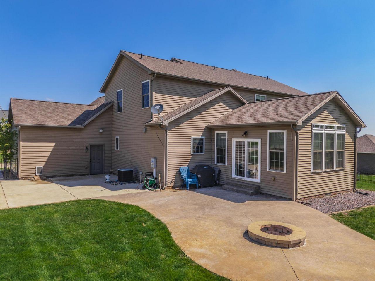 Bloomington, Illinois, 61705, United States, 5 Bedrooms Bedrooms, ,5 BathroomsBathrooms,Residential,For Sale,1817687