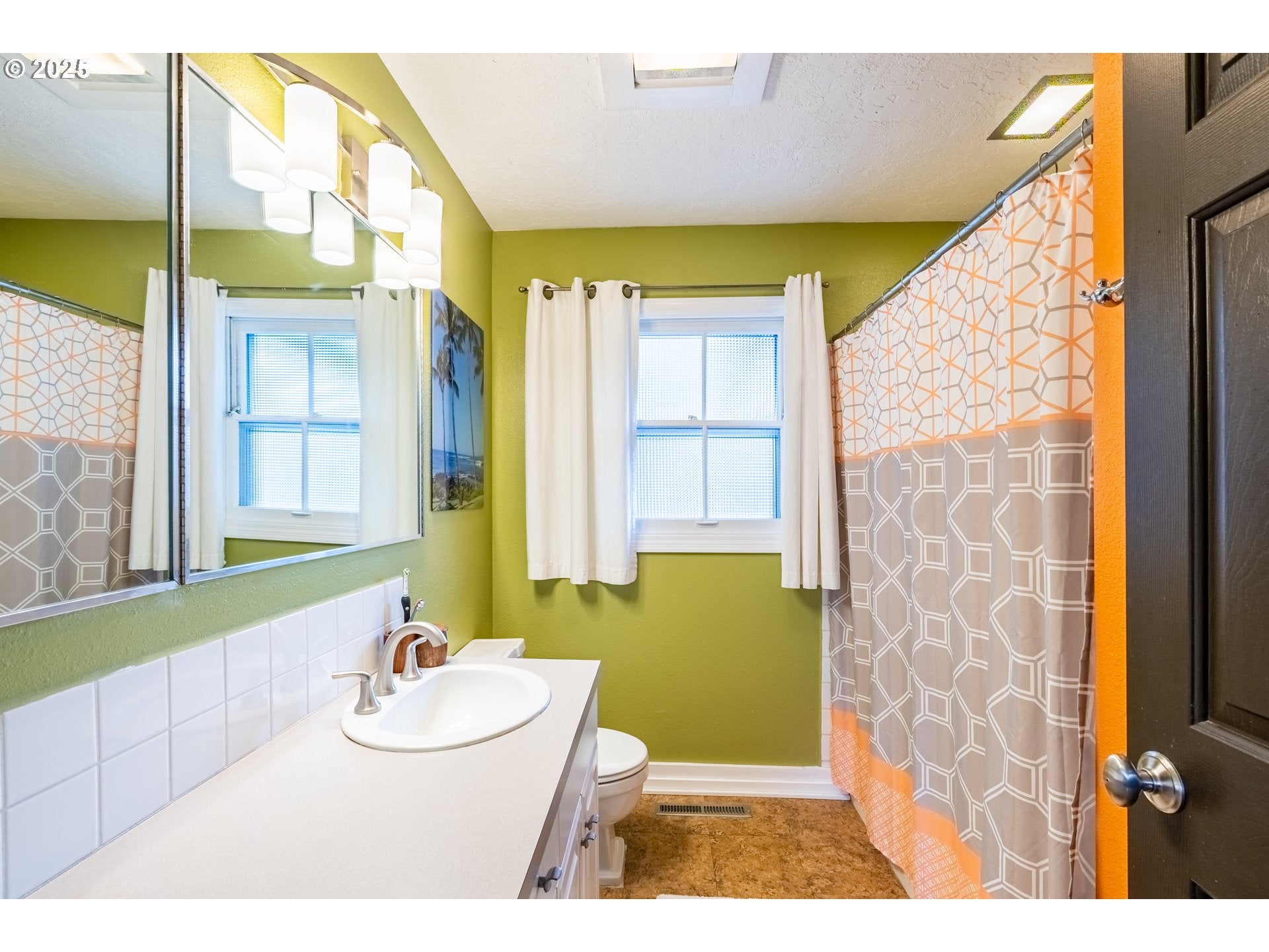 Portland, Oregon, 97219, United States, 4 Bedrooms Bedrooms, ,3 BathroomsBathrooms,Residential,For Sale,1985730