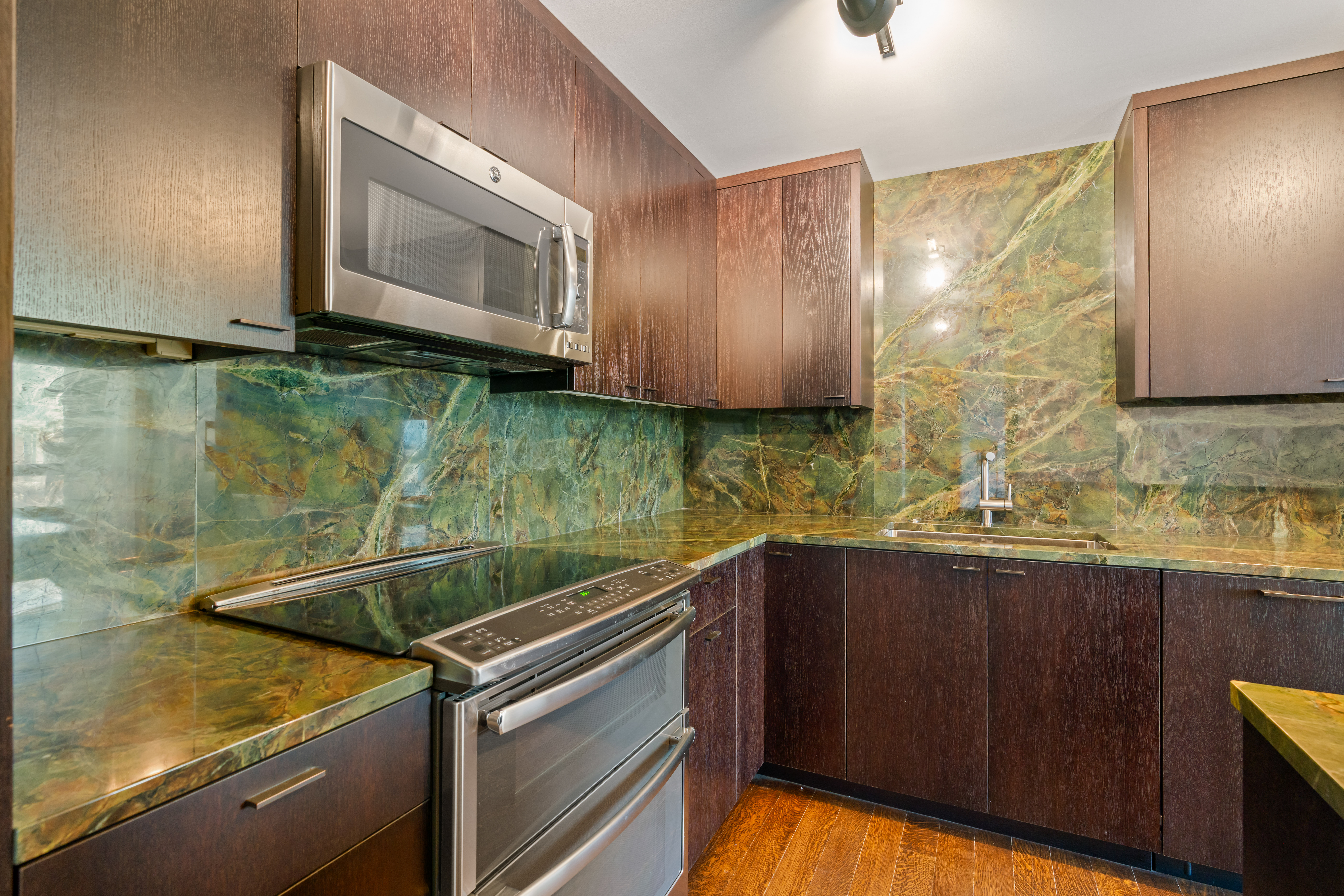  Fully Renovated Condo in the Gold Coast - 物件實景