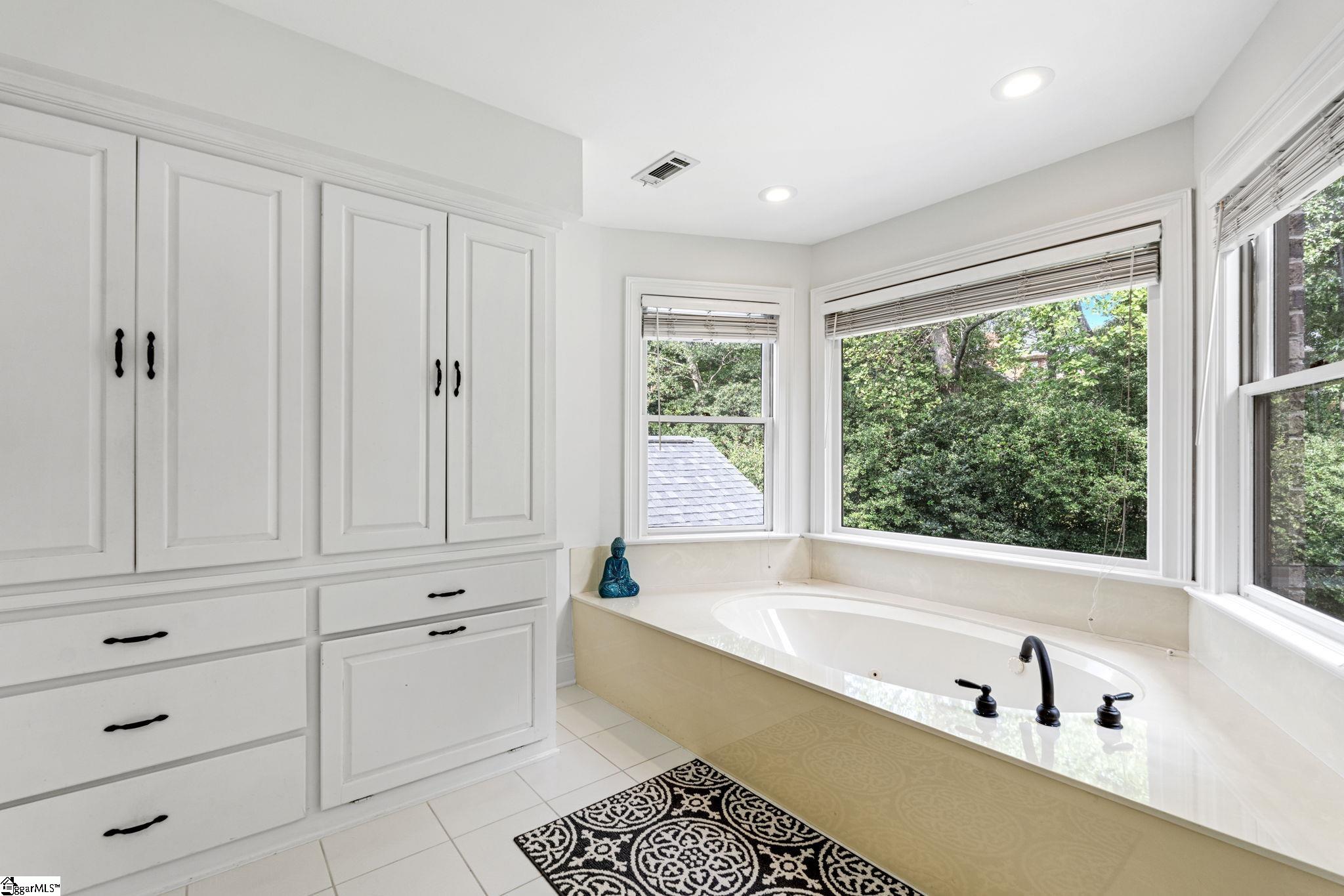 Greer, South Carolina, 29650, United States, 4 Bedrooms Bedrooms, ,5 BathroomsBathrooms,Residential,For Sale,1895825