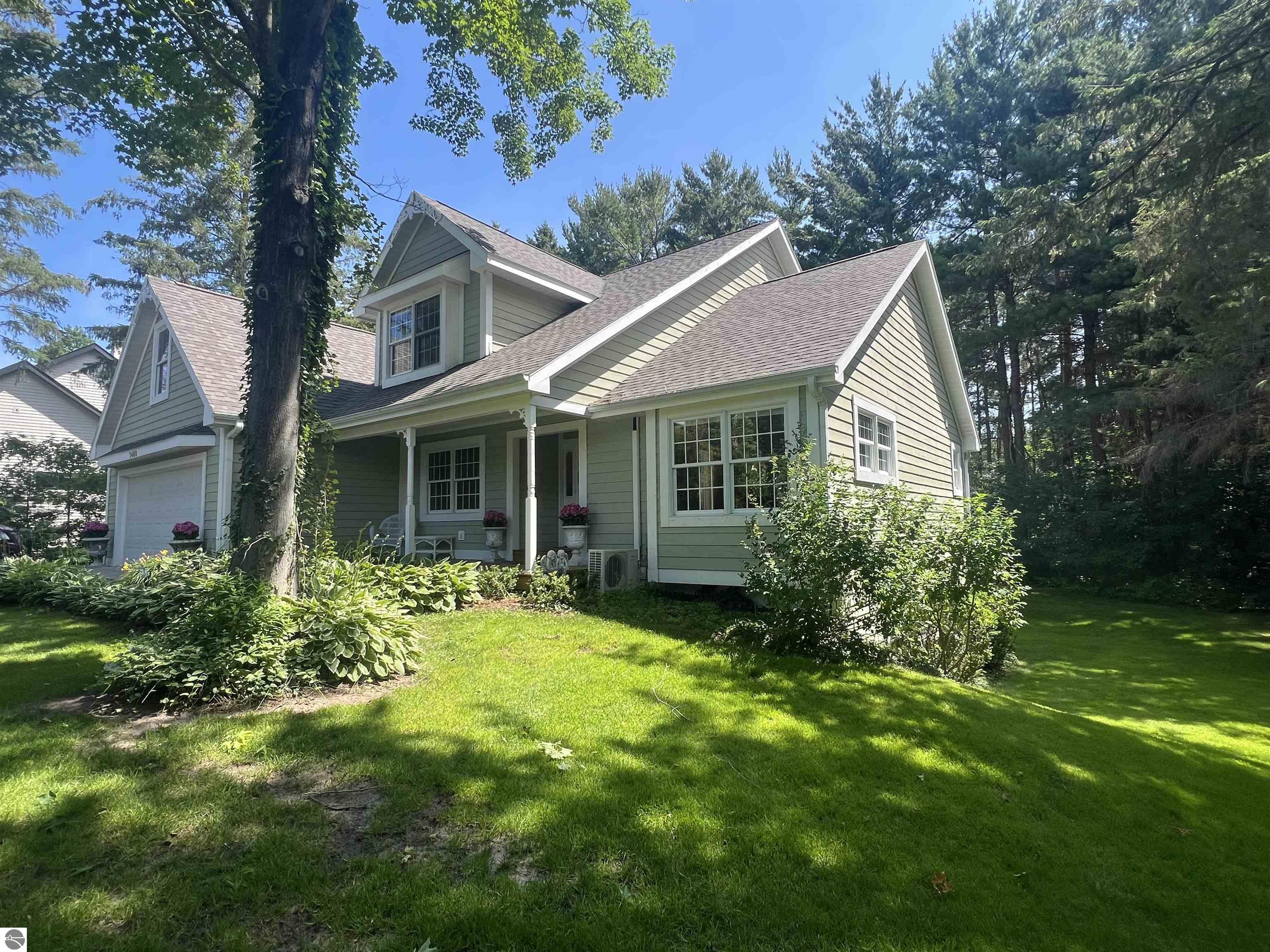Traverse City, Michigan, 49686, United States, 4 Bedrooms Bedrooms, ,3 BathroomsBathrooms,Residential,For Sale,1883605