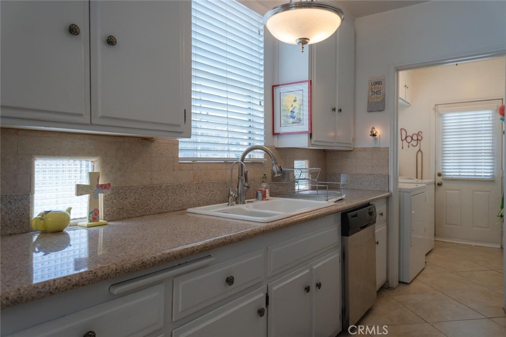 Los Angeles, California, 90008, United States, 3 Bedrooms Bedrooms, ,3 BathroomsBathrooms,Residential,For Sale,1984271