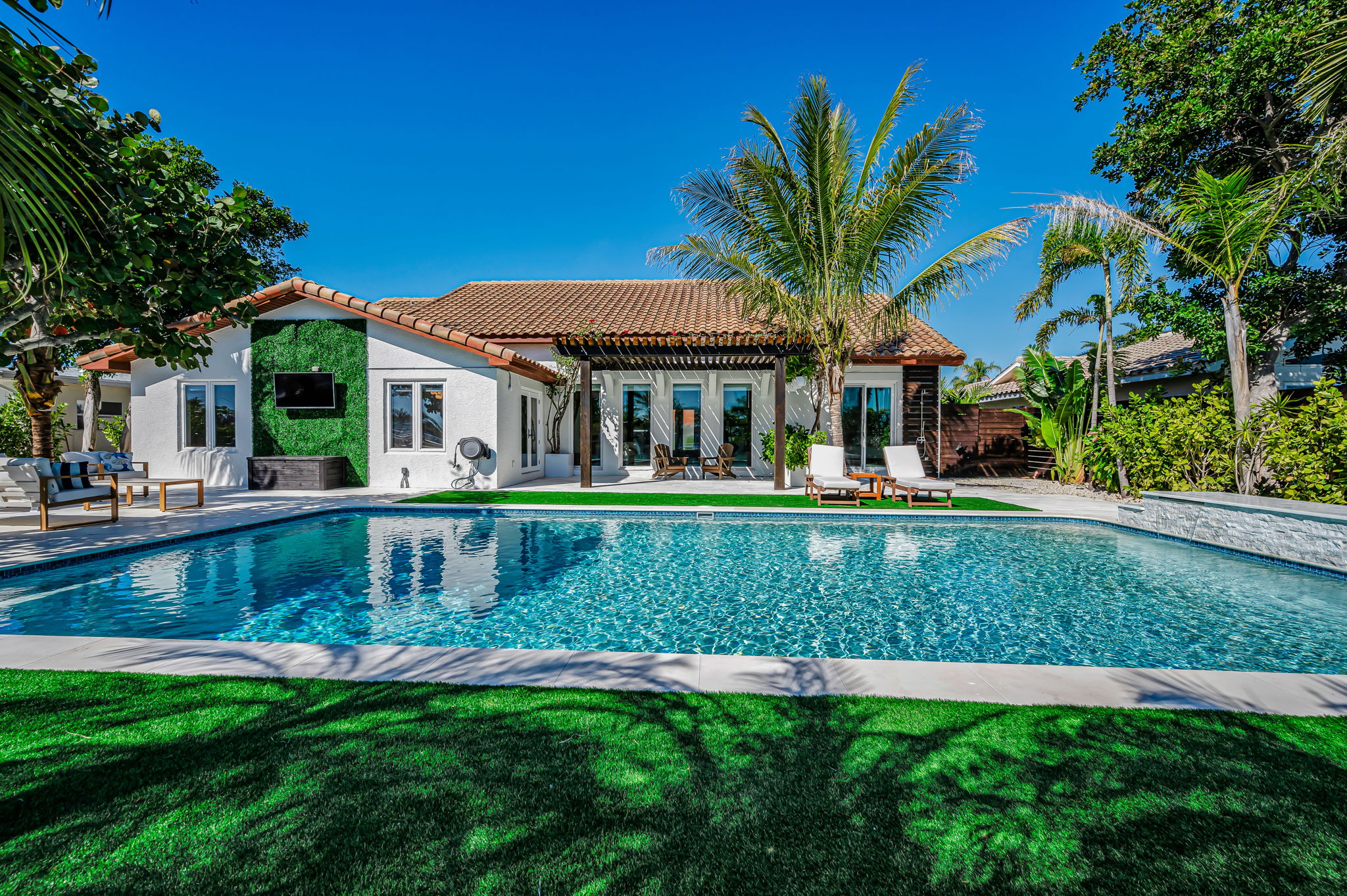 Treasure Island, Florida, 33706, United States, 4 Bedrooms Bedrooms, ,3 BathroomsBathrooms,Residential,For Sale,2016034