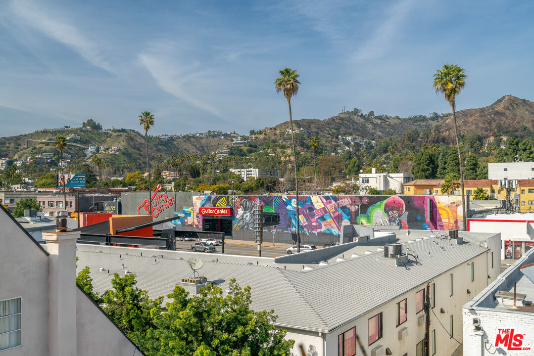 Los Angeles, California, 90046, United States, 3 Bedrooms Bedrooms, ,3 BathroomsBathrooms,Residential,For Sale,1827071