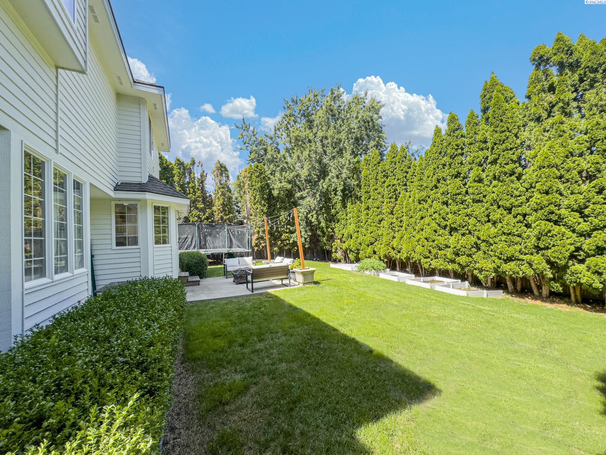 Richland, Washington, 99352, United States, 5 Bedrooms Bedrooms, ,4 BathroomsBathrooms,Residential,For Sale,1927234
