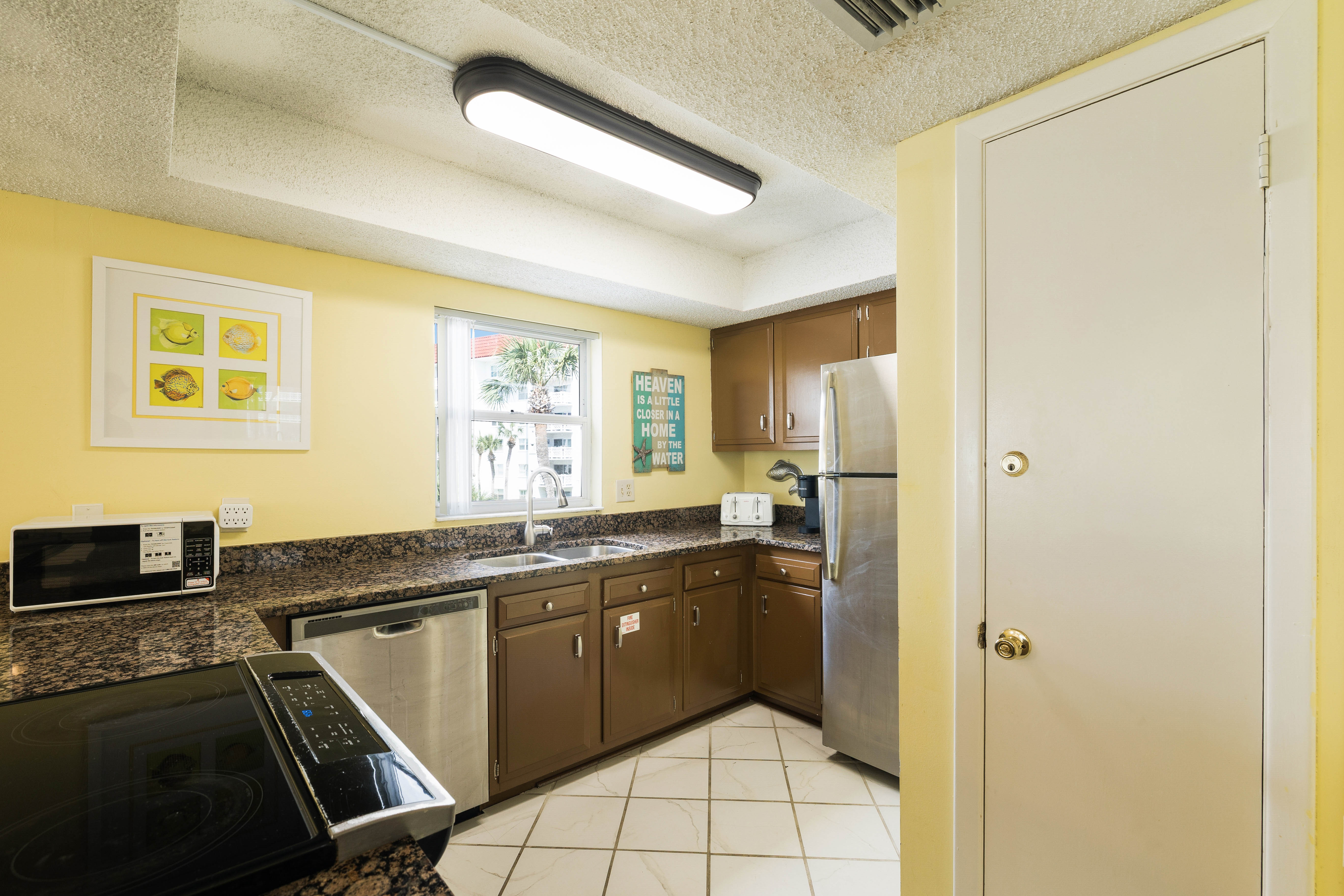  Gulf-Front Corner Retreat In Sought-After Community Near Amenities - 物件實景