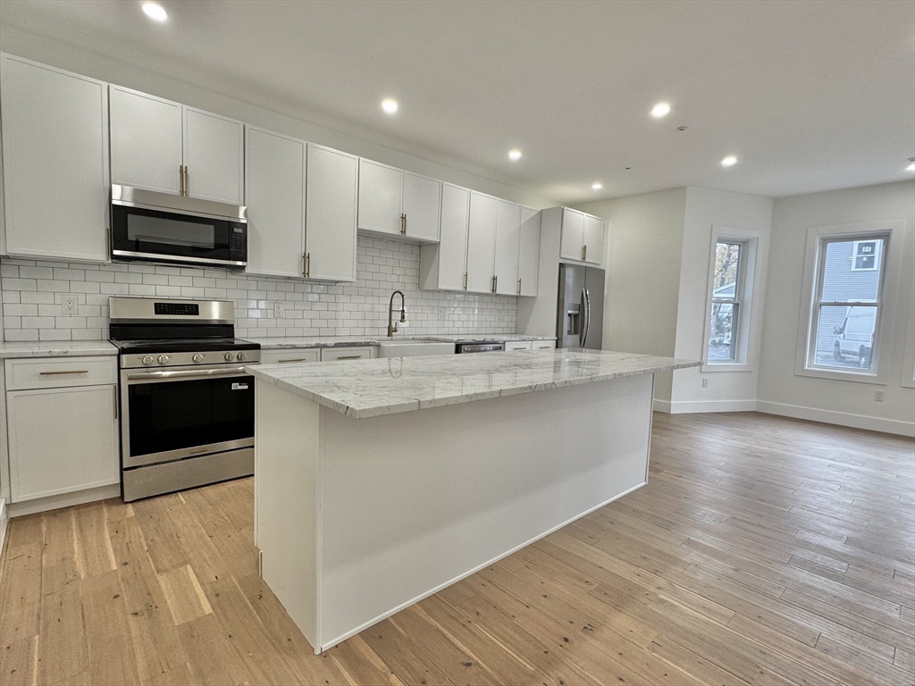 Medway, Massachusetts, 02053, United States, 3 Bedrooms Bedrooms, ,2 BathroomsBathrooms,Residential,For Sale,1999596