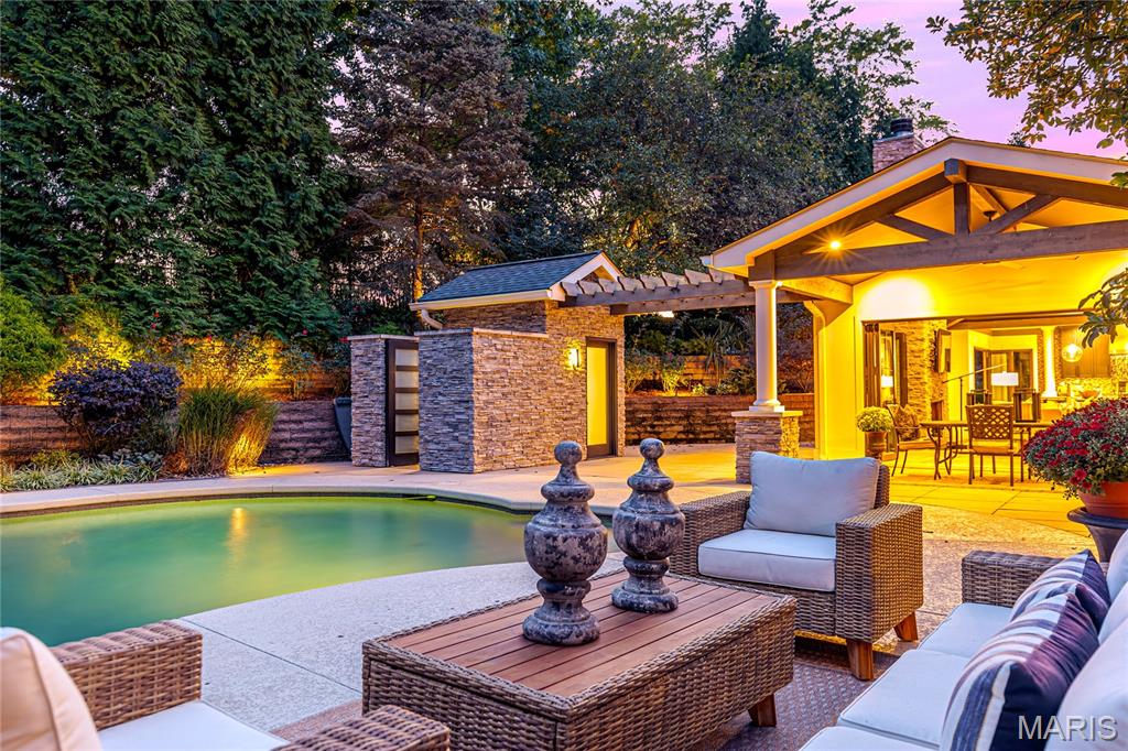 Town and Country, Missouri, 63141, United States, 5 Bedrooms Bedrooms, ,7 BathroomsBathrooms,Residential,For Sale,1966685