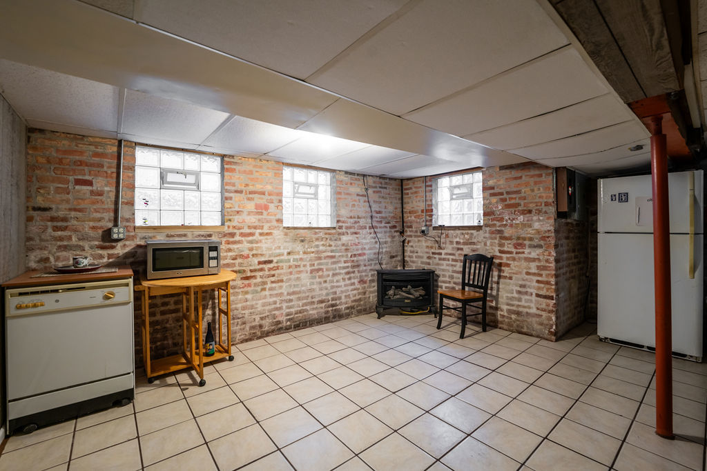 Chicago, Illinois, 60613, United States, 5 Bedrooms Bedrooms, ,4 BathroomsBathrooms,Residential,For Sale,1856737