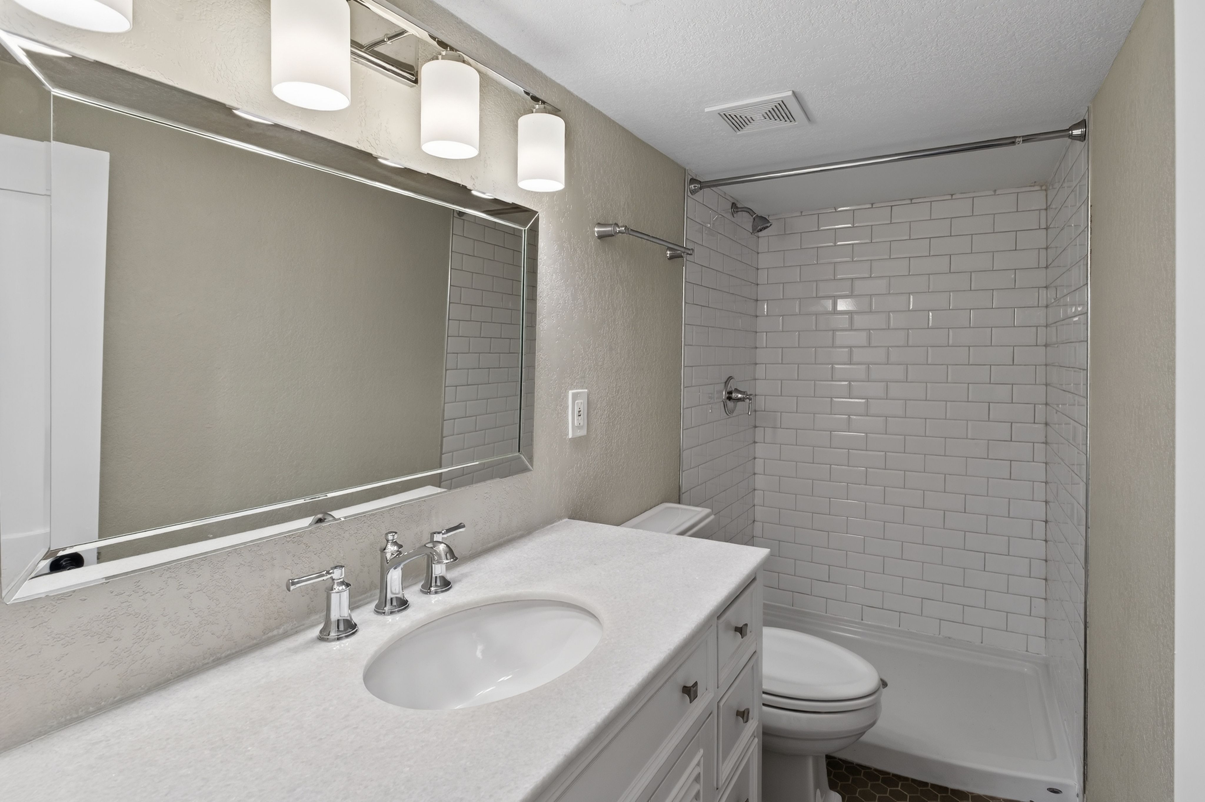  Beautifully updated 1929 bungalow in the heart of DU - 物件實景