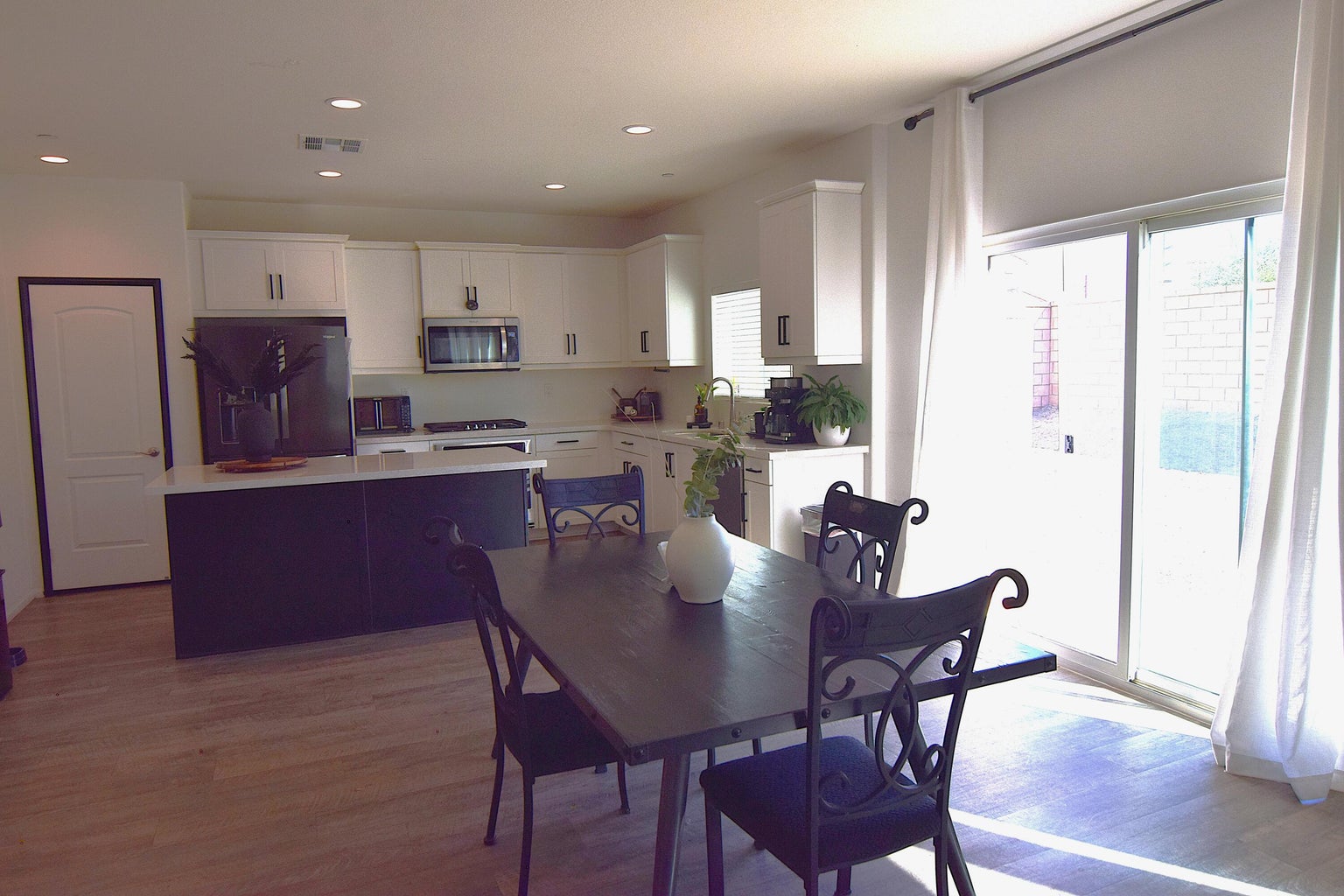 Indio, California, 92203, United States, 4 Bedrooms Bedrooms, ,3 BathroomsBathrooms,Residential,For Sale,1992452