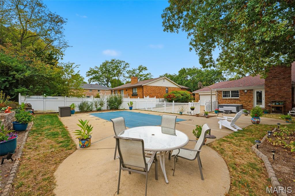 Unincorporated, Missouri, 63129, United States, 4 Bedrooms Bedrooms, ,4 BathroomsBathrooms,Residential,For Sale,1992793