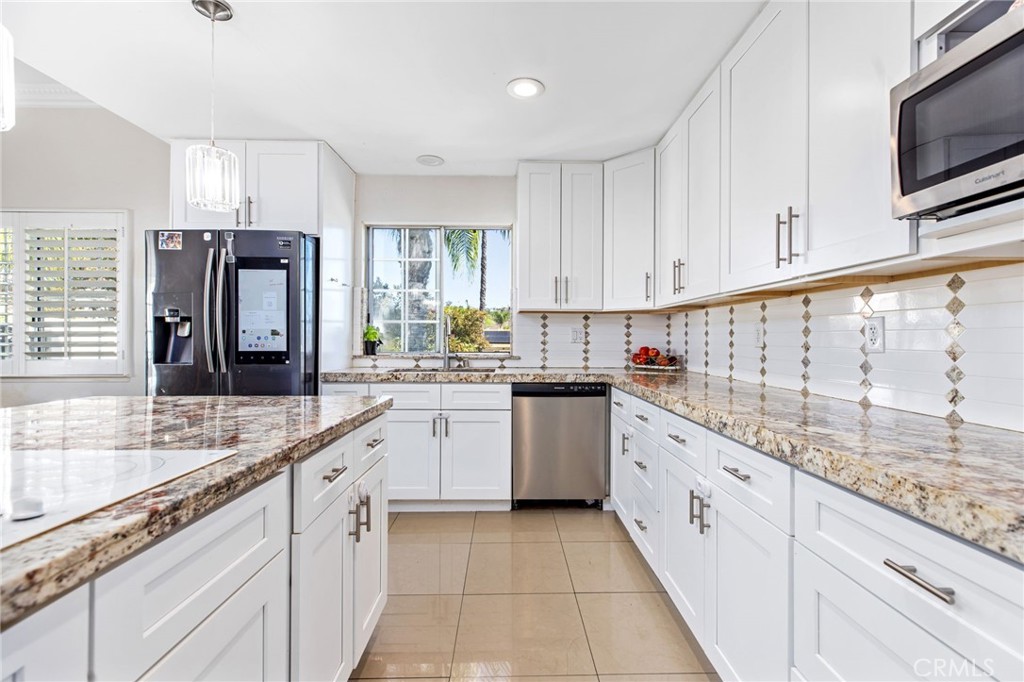 Canyon Lake, California, 92587, United States, 4 Bedrooms Bedrooms, ,3 BathroomsBathrooms,Residential,For Sale,1982938