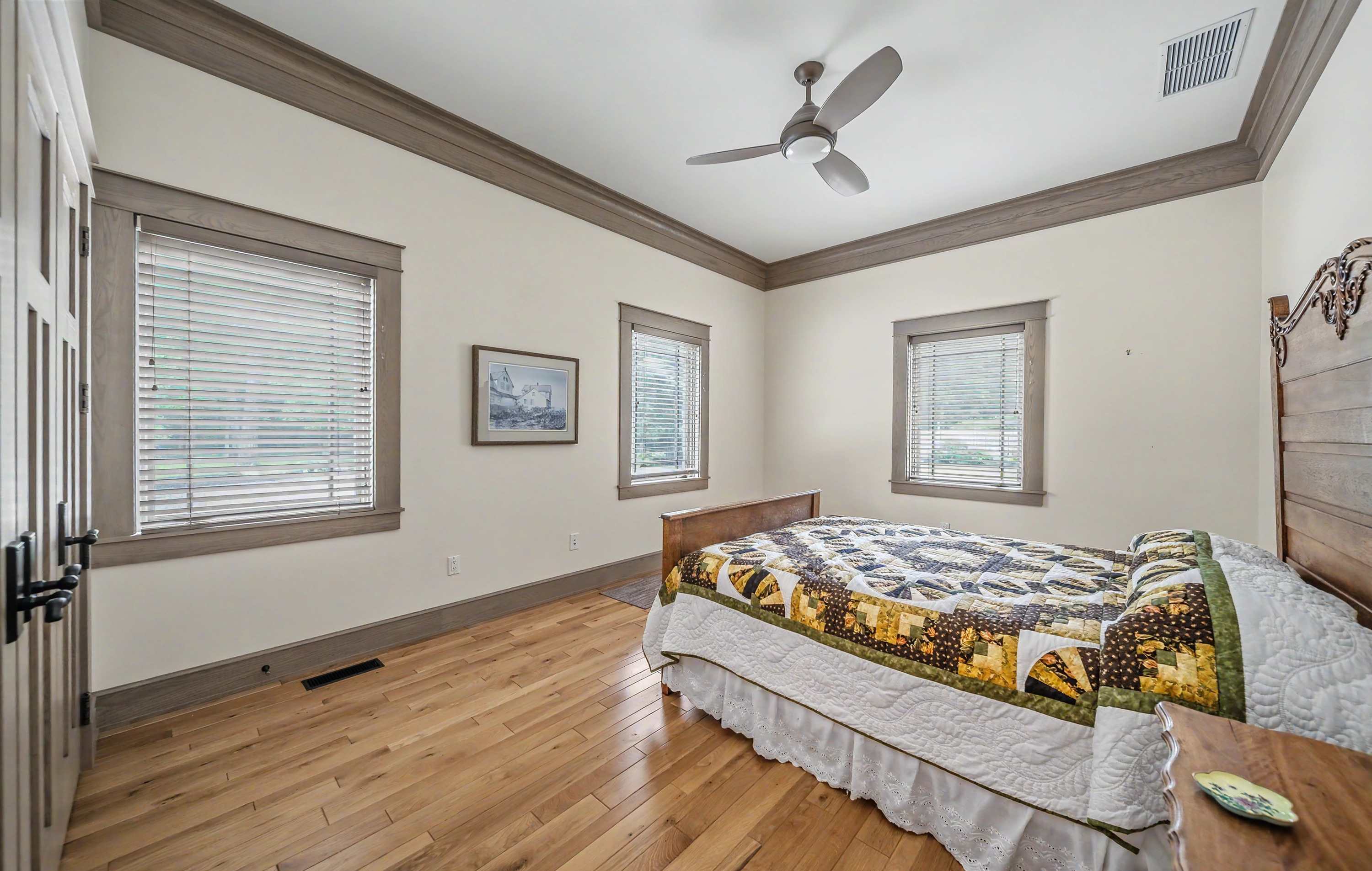 Stunning Prairie-Inspired Estate on 16 Acres of Scenic Woodlands - 物件實景
