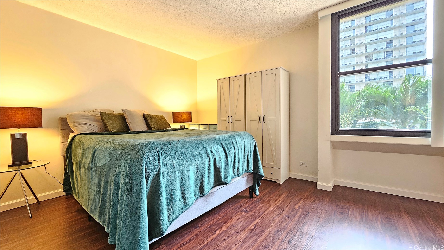 Honolulu, Hawaii, 96815, United States, 2 Bedrooms Bedrooms, ,2 BathroomsBathrooms,Residential,For Sale,1998100