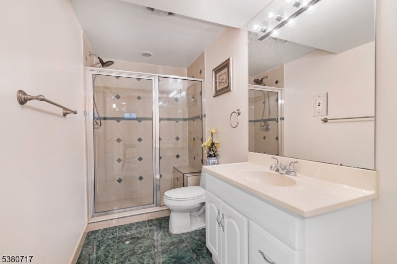 Bernards Twp., New Jersey, 07920, United States, 5 Bedrooms Bedrooms, ,4 BathroomsBathrooms,Residential,For Sale,1933609