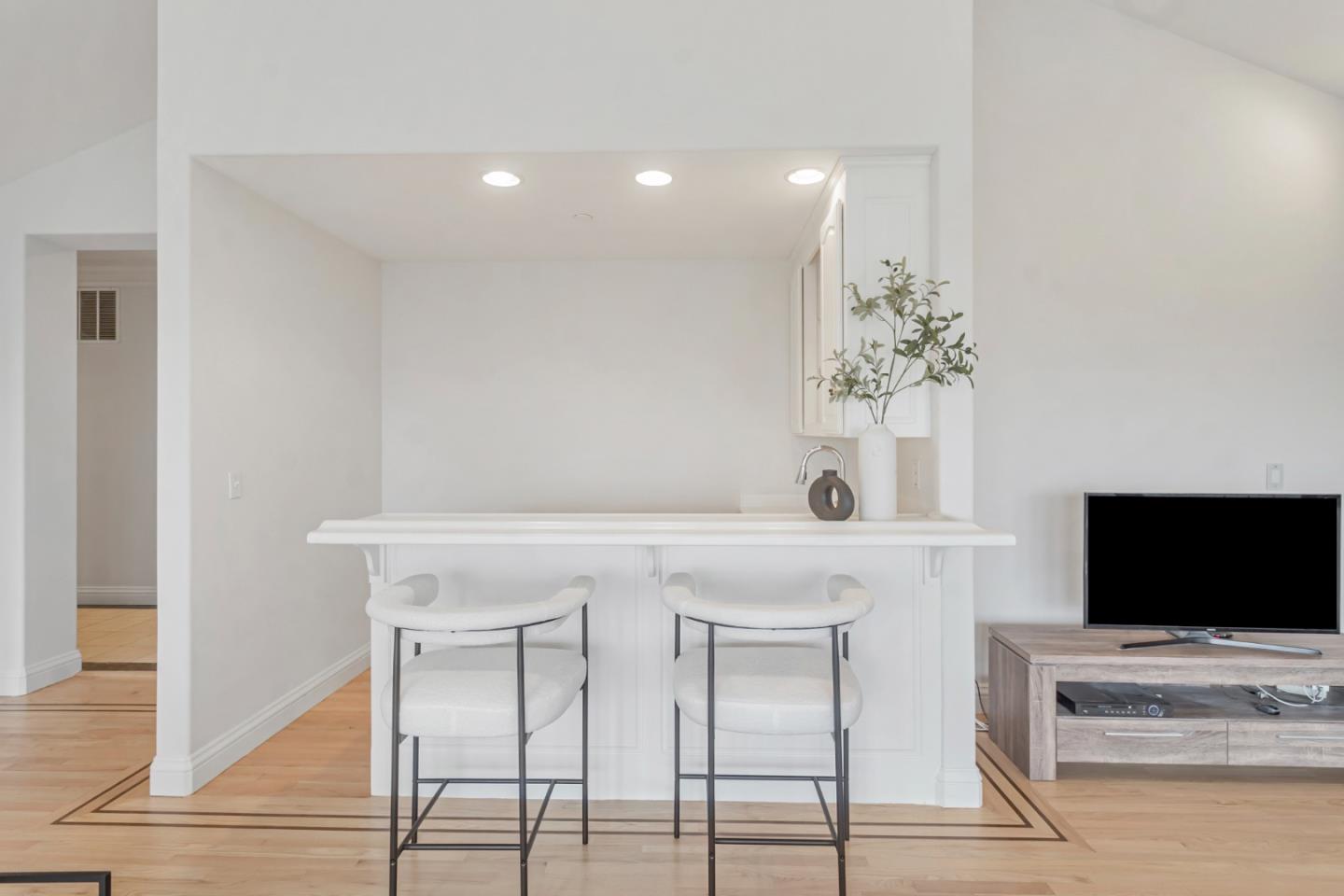 San Carlos, California, 94070, United States, 5 Bedrooms Bedrooms, ,5 BathroomsBathrooms,Residential,For Sale,1700172
